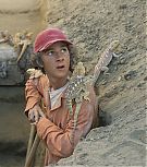 2003-Shia-LaBeouf-as-Stanley-Yelnats-in-HOLES-HD-promotional-still-0004.jpg